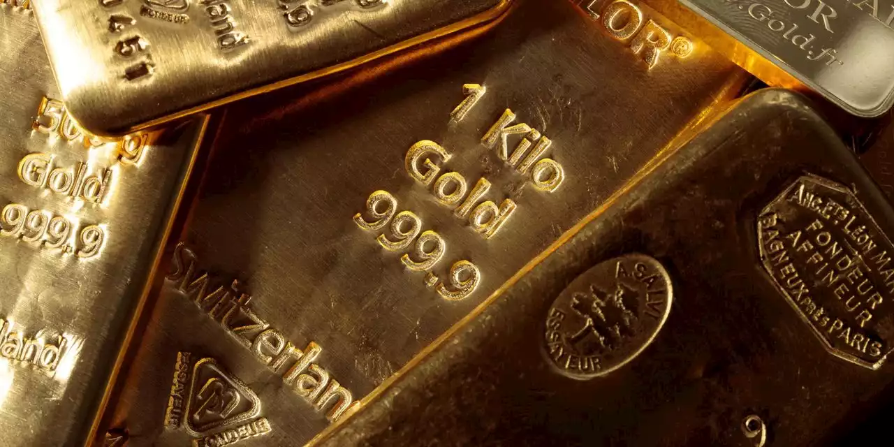 Gold sinks below $2,000 as stronger U.S. dollar weighs on precious metals