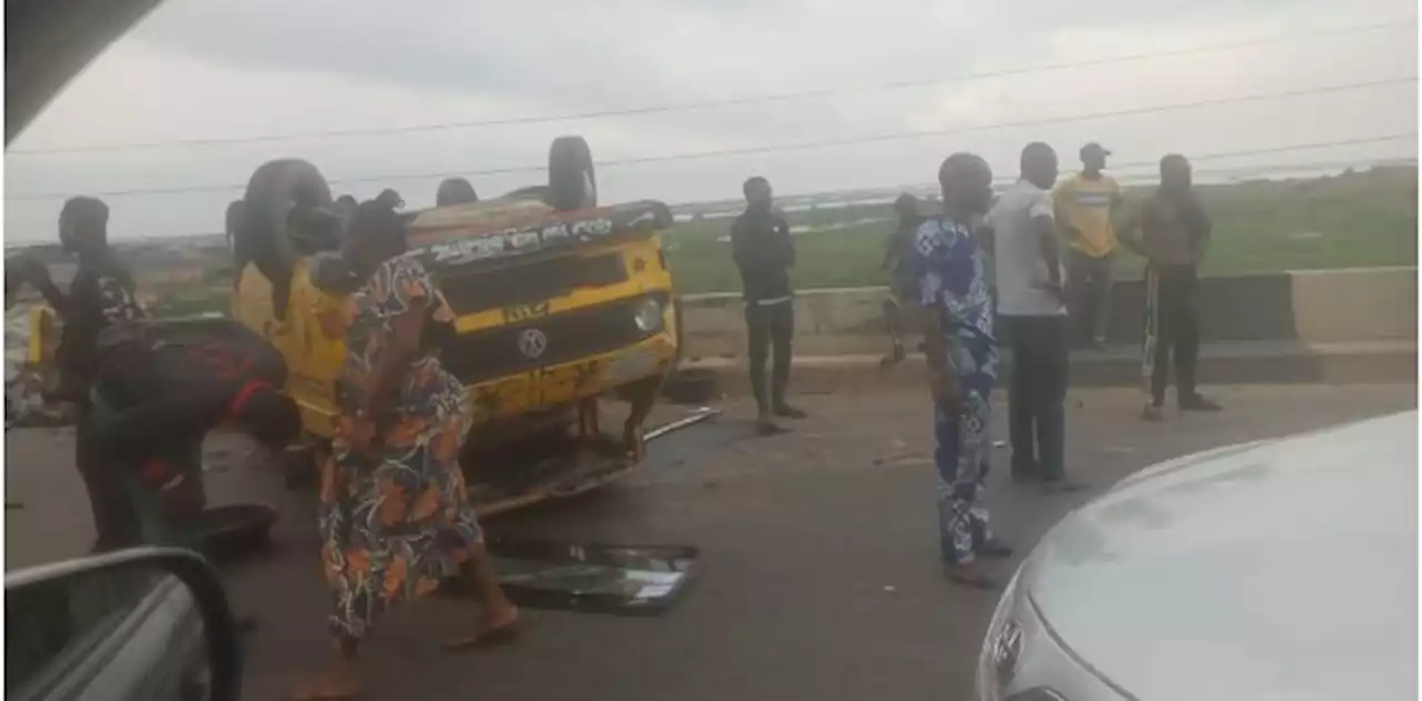 Commercial bus driver dies after crash with BRT