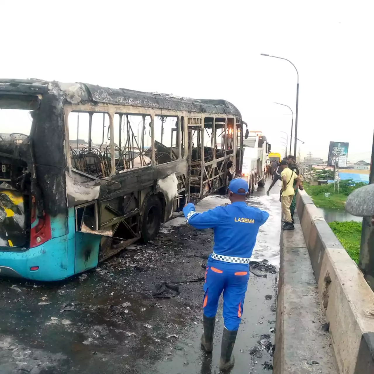 Pictorial: Hoodlums set BRT bus on fire in Lagos