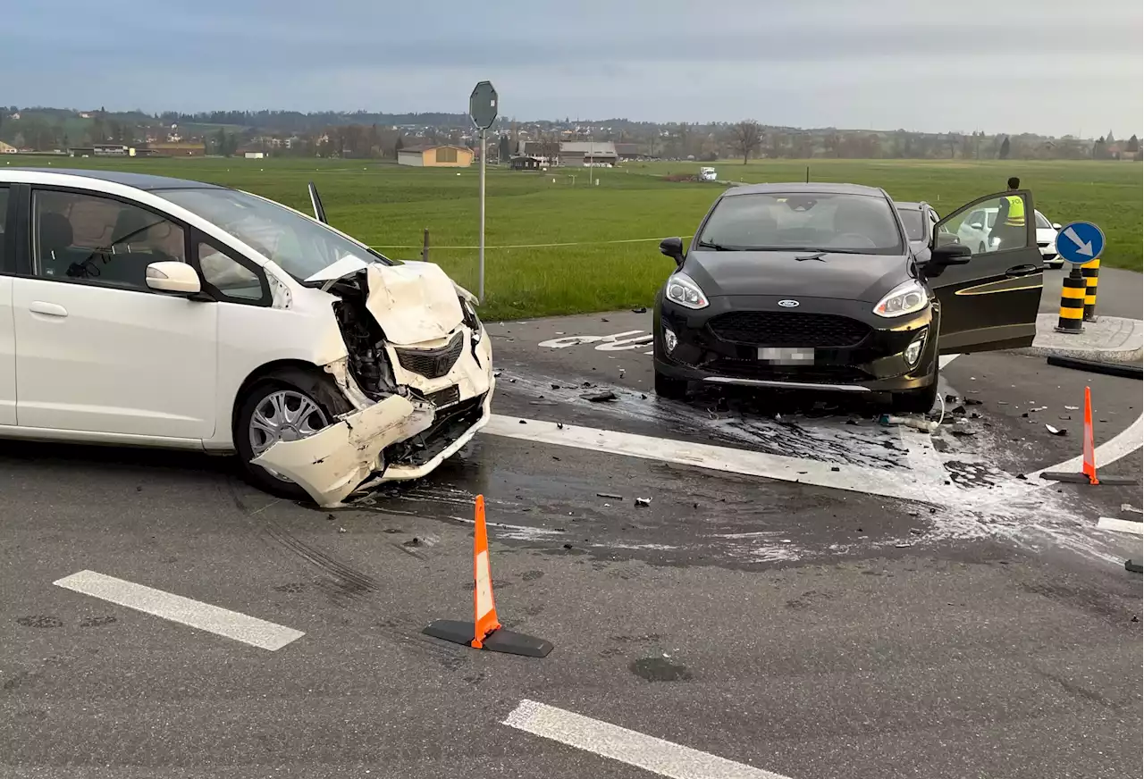 Unfall in Sitterdorf TG: Lenkerin (48) bei Kollision schwer verletzt