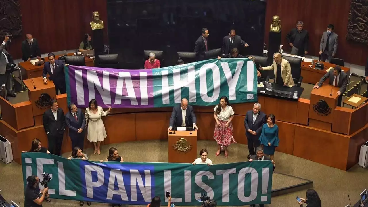 PAN toma la tribuna del Senado para exigir nombramientos en INAI; se suspende la sesión (Video)