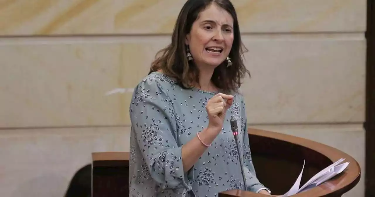 “Petro no me callará”: Sigue la pelea entre Paloma Valencia y el Presidente por el ELN