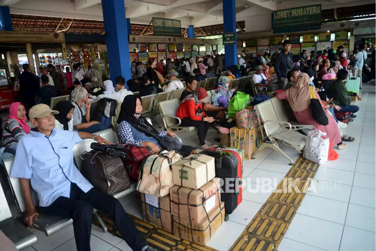 Ada 8.320 Pemudik Berangkat dari Terminal Kampung Rambutan |Republika Online