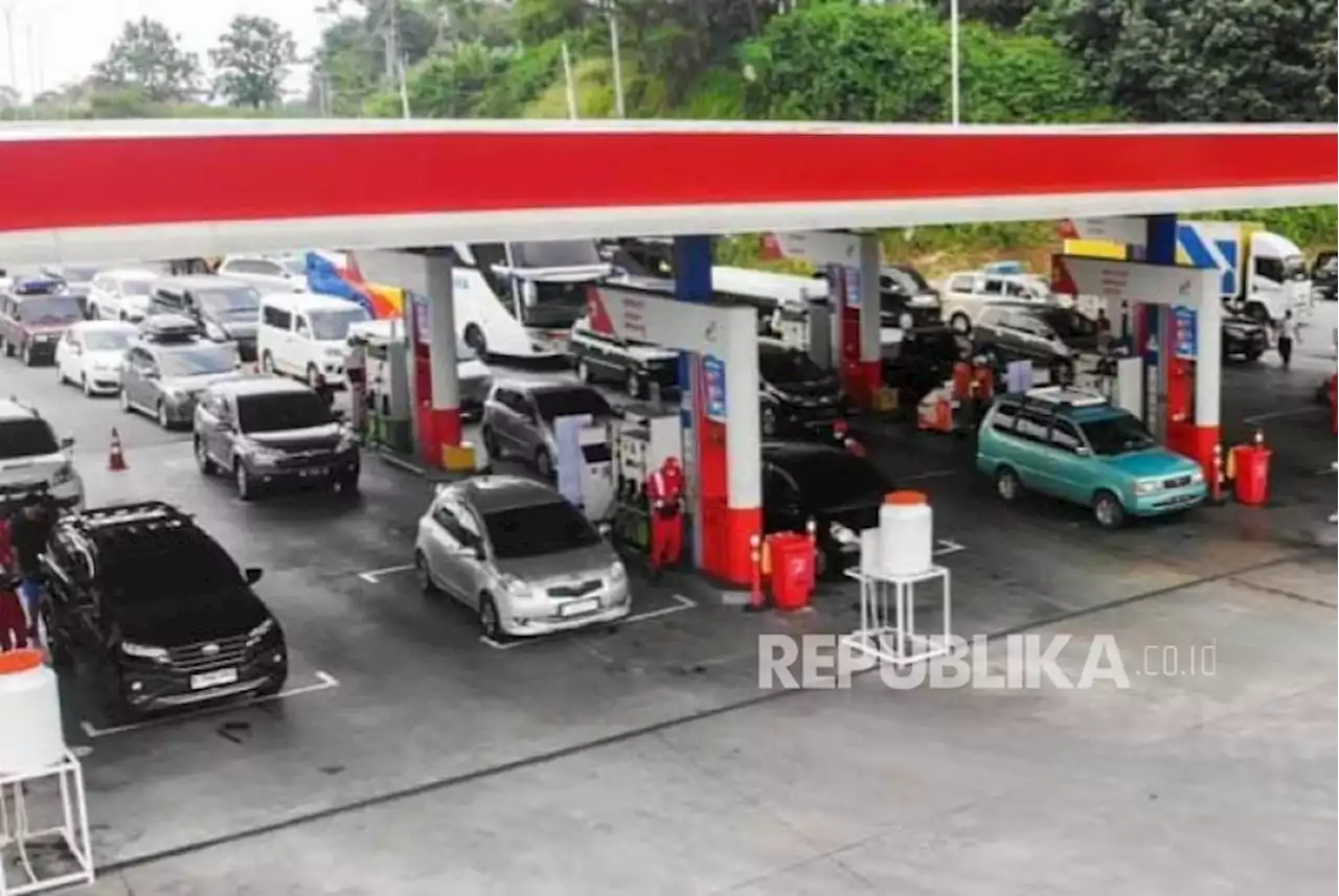 Pantau Penyaluran BBM di Tol, Menteri ESDM : Konsumsi BBM Melonjak 78 Persen |Republika Online