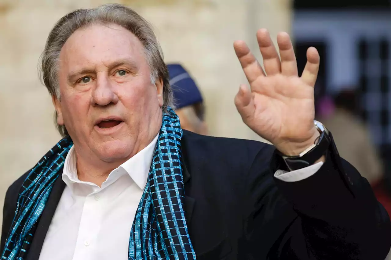 Gérard Depardieu : une centaine de manifestants retardent son spectacle