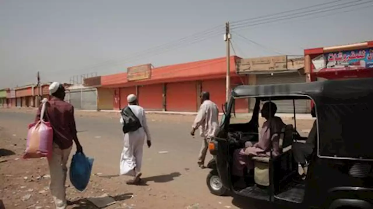 Thousands flee Sudan capital as clashes rage despite scheduled truce