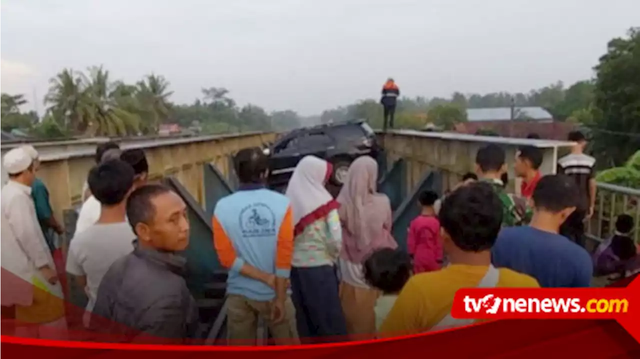 Sebuah Mobil Penumpang Masuk Jalur Rel di Sumpiuh, Sopir Disebut Nekat Mau Bunuh Diri