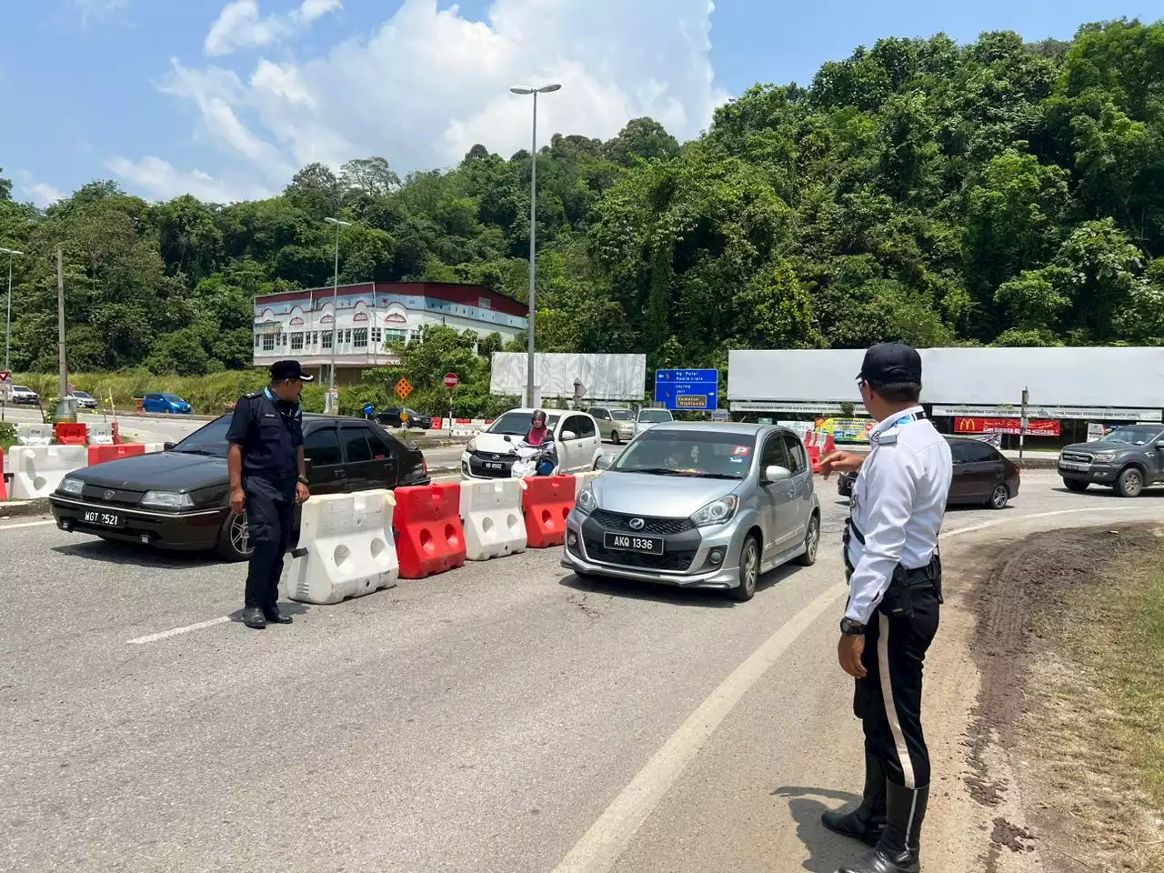 Jalan di Gua Musang mula dibanjiri kenderaan perantau