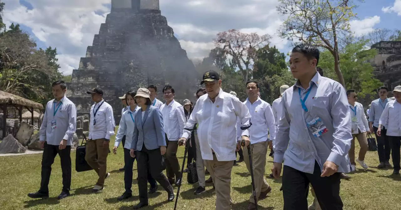 Presidents of Taiwan, Guatemala visit Mayan pyramid