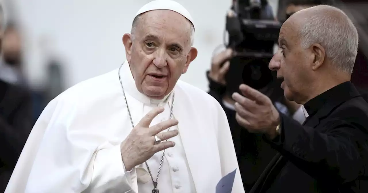 Rebounding Pope Francis marks Palm Sunday in Vatican square