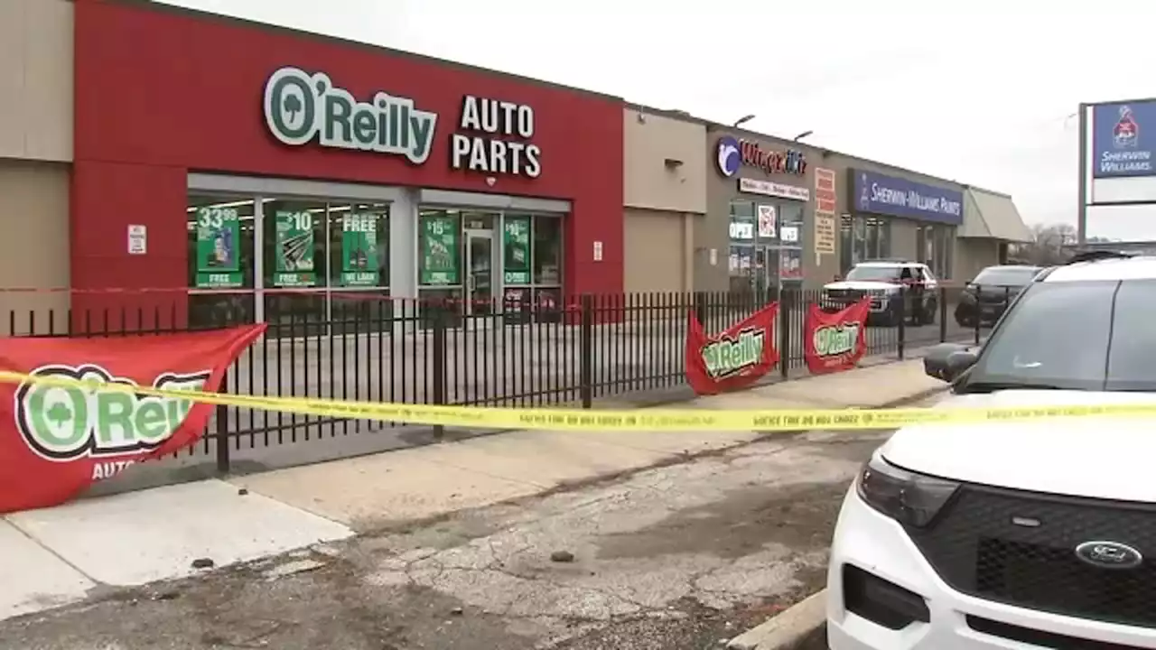 Chicago crime: Would-be robber critically hurt after shot by store owner