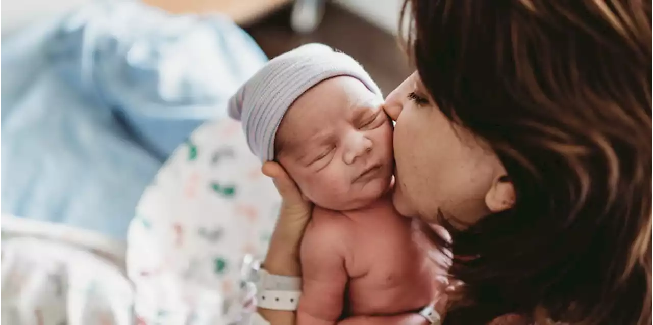 Baby liegt in der falschen Position - und wird „zweimal geboren“