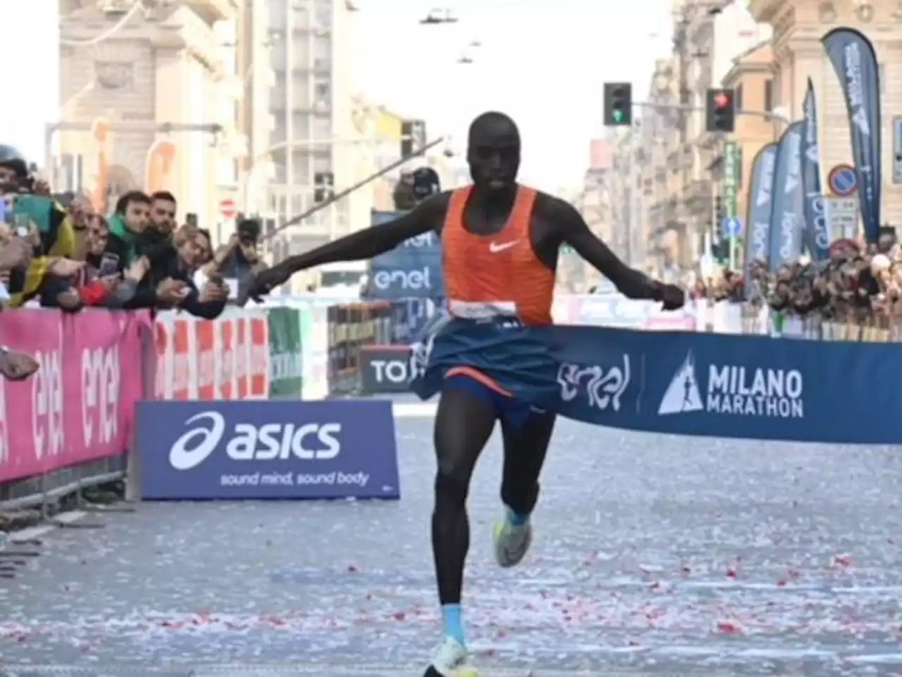 Andrew Rotich Kwemoi vince la maratona di Milano, quinto Crippa