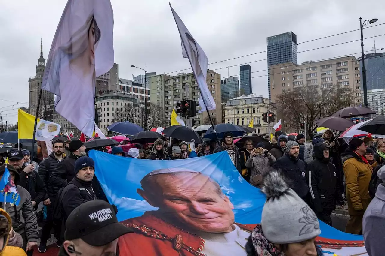 Demonstrators in Poland defend John Paul II on 18th death anniversary