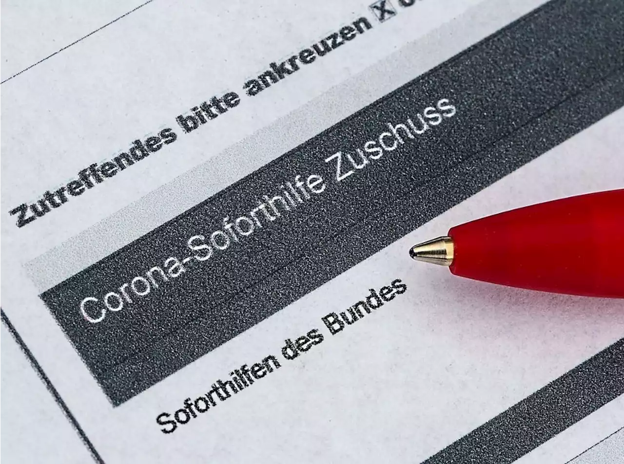 Unternehmer sind frustriert: Aiwanger pocht auf Rückzahlung von Corona-Soforthilfen - idowa