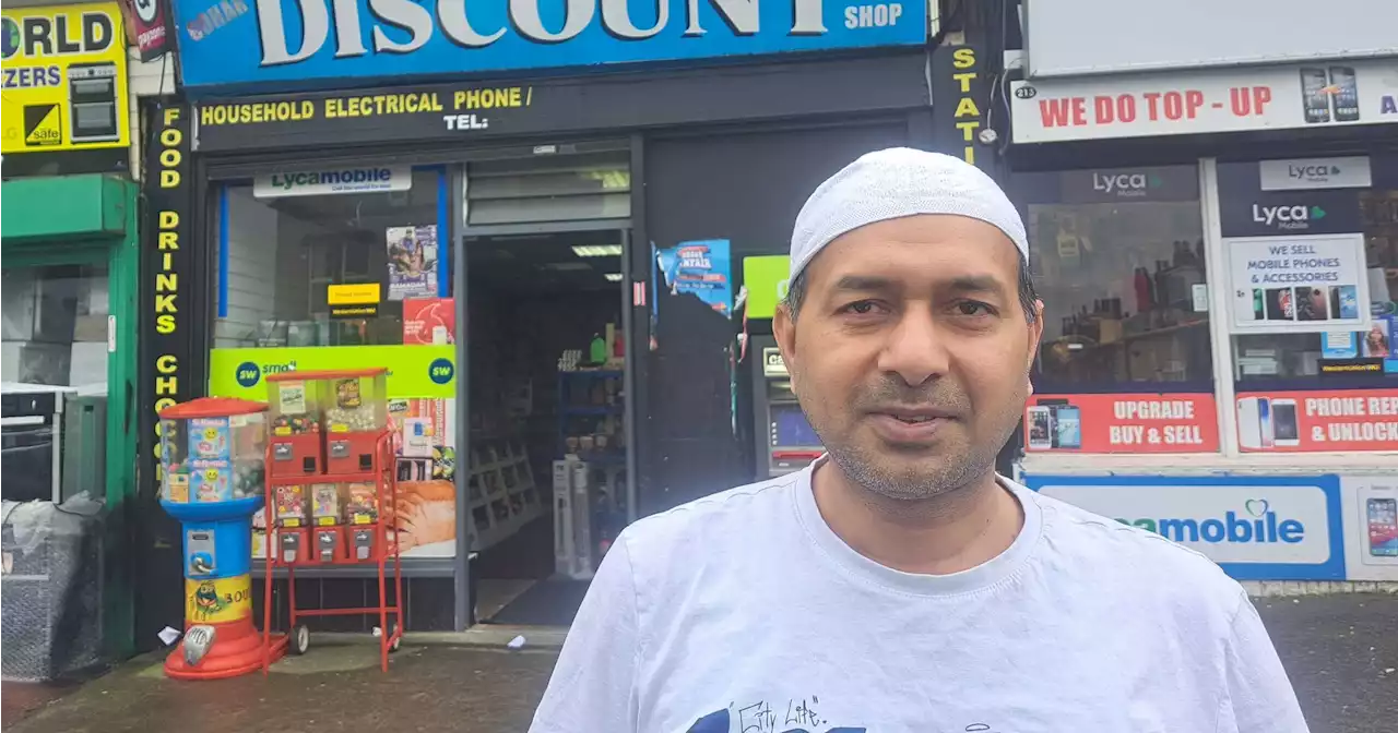 Kind-hearted shopkeeper gives away free food to customers in need