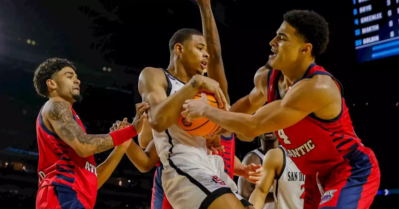 San Diego State defeats Florida Atlantic on buzzer-beater to reach national title game