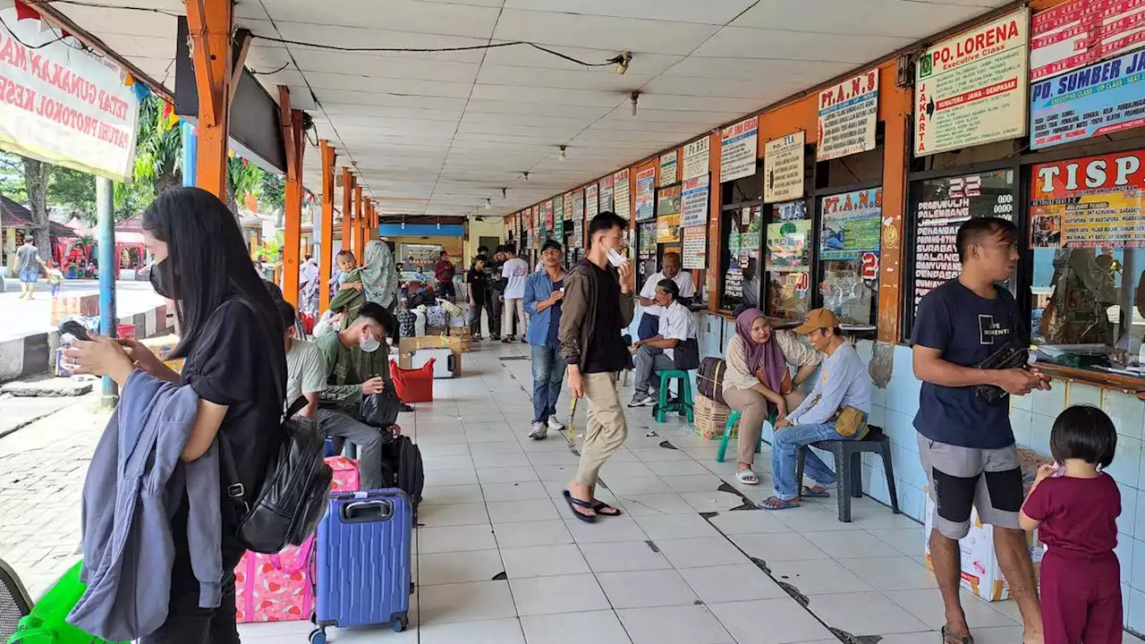 Terminal Kalideres Jakarta Didatangi Penumpang yang Pilih Mudik Lebih Awal