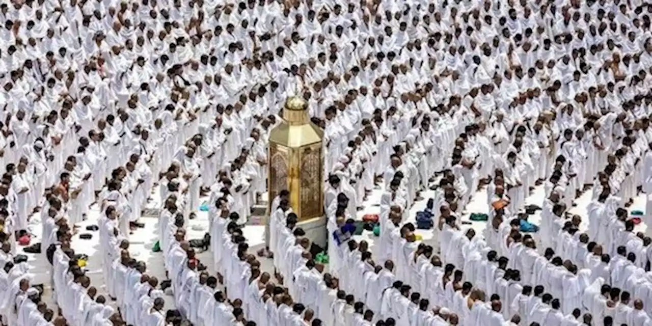 Arab Saudi Minta Jemaah Umrah Tak Bawa Uang Tunai & Perhiasan, Ini Alasannya | merdeka.com