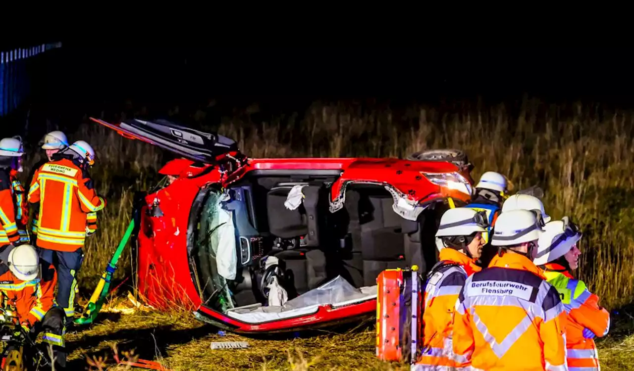 Schlimmer A7-Unfall: Auto überschlägt sich – Frau in Lebensgefahr