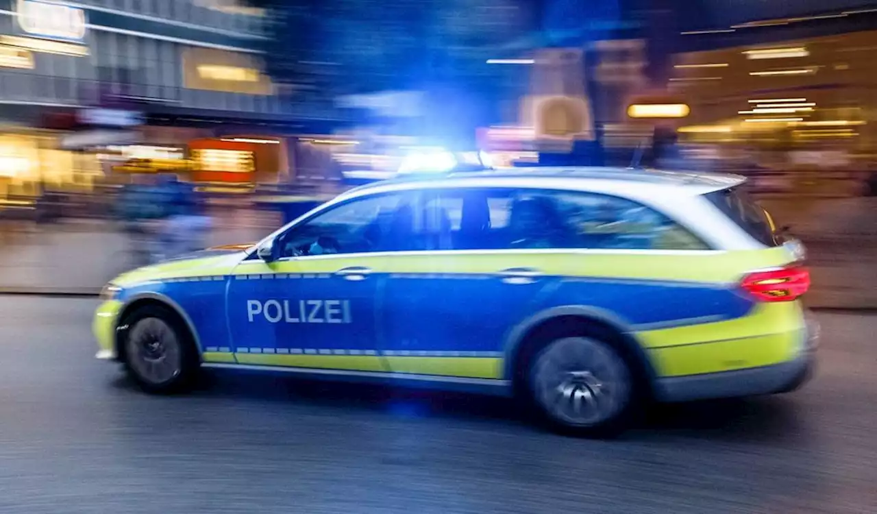 Supermarkt und Tankstelle: Polizei sucht nach Überfällen dringend Zeugen