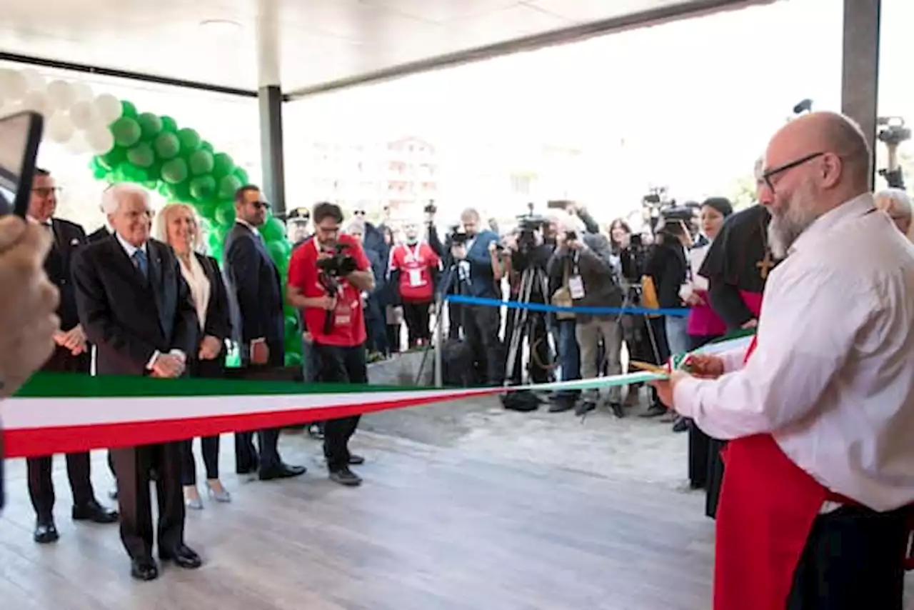 Mattarella all'inaugurazione di PizzAut a Monza: 'Sono uno di voi'