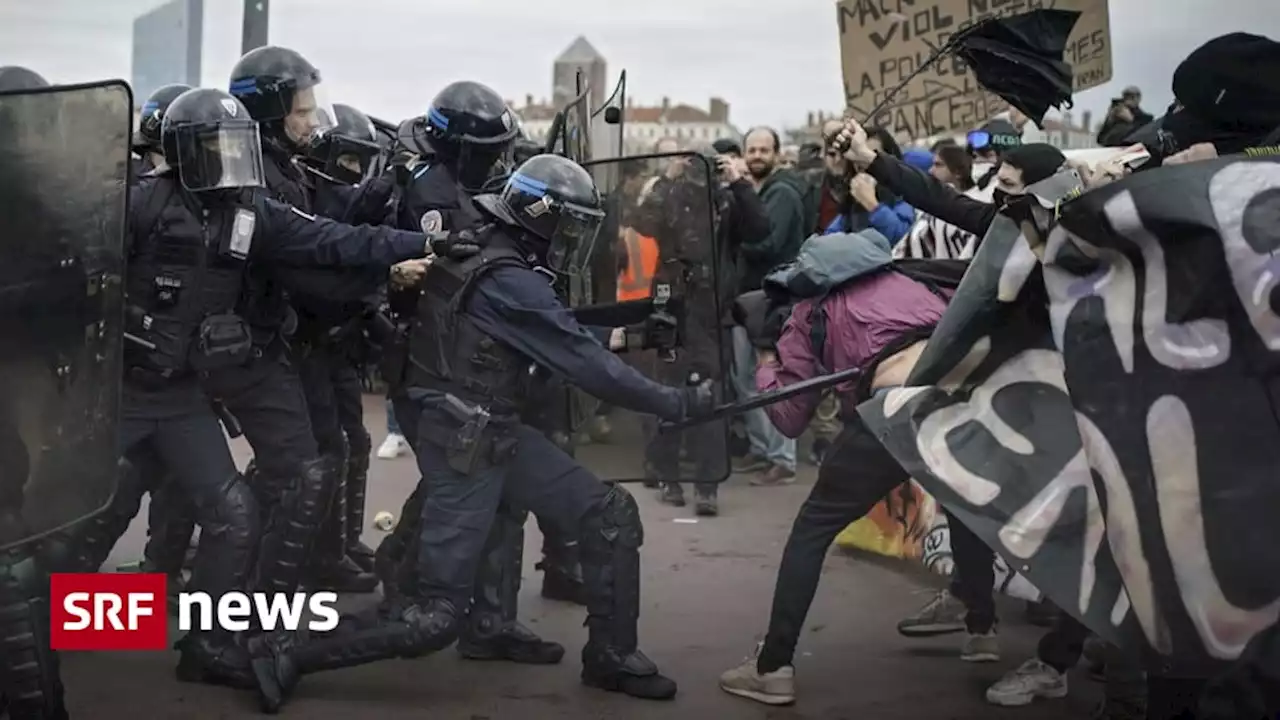 Umstrittene Rentenreform - Über 1000 Einsatzkräfte bei Protesten in Frankreich verletzt