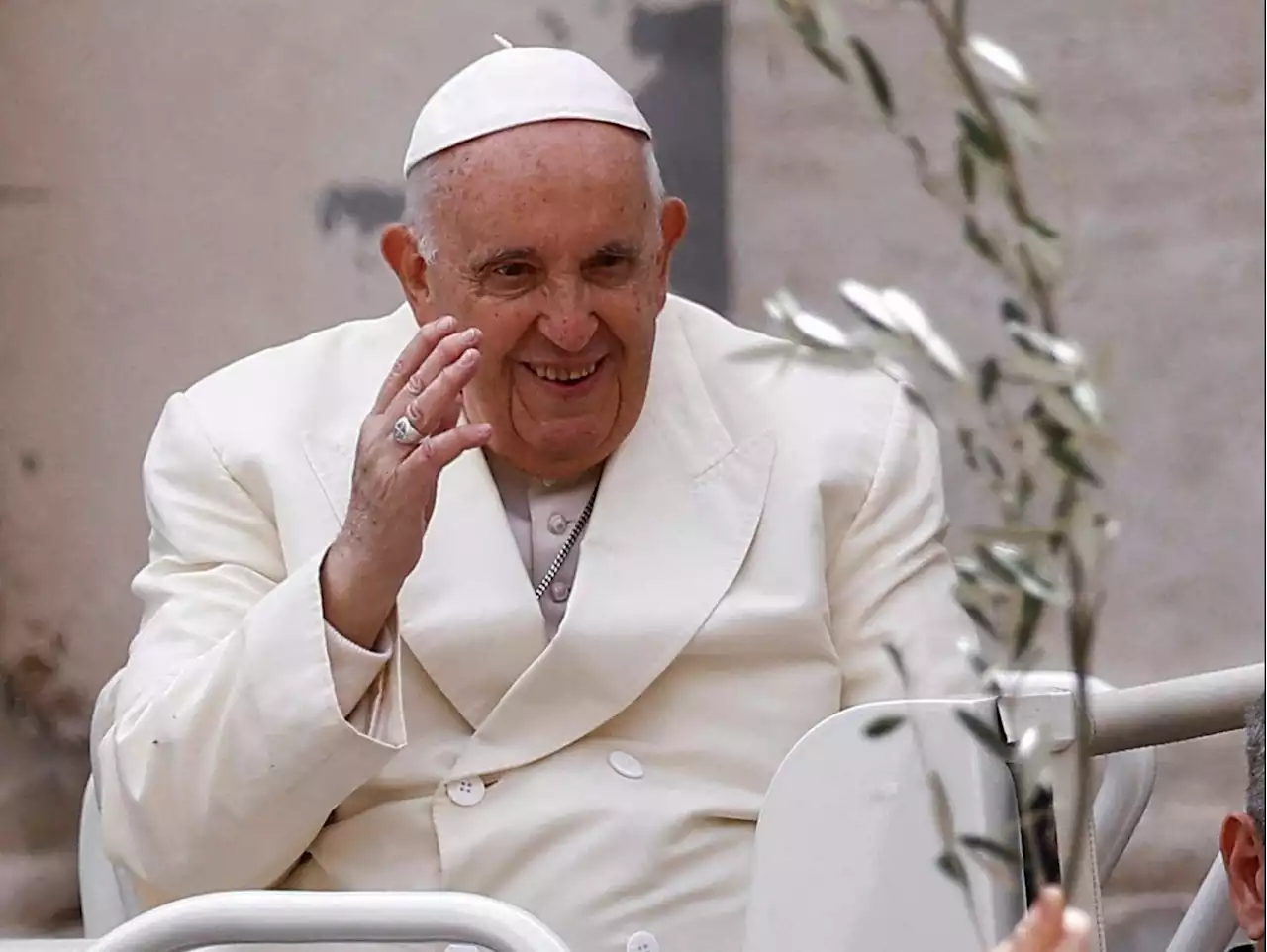 Rebounding Pope Francis marks Palm Sunday in Vatican square