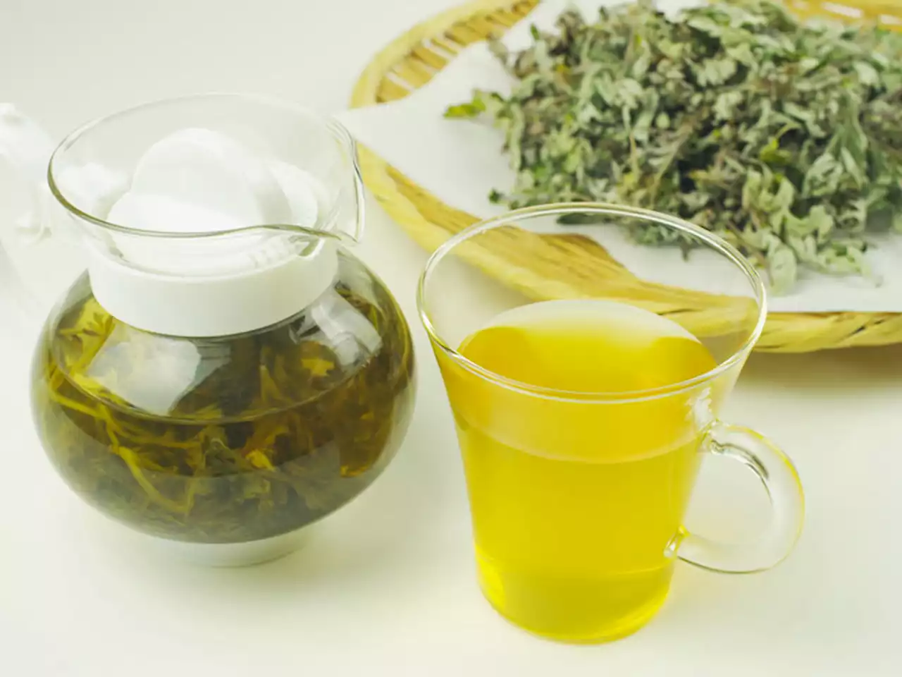 簡単！ 春の野草「よもぎ」茶の作り方&残った茶葉の活用法