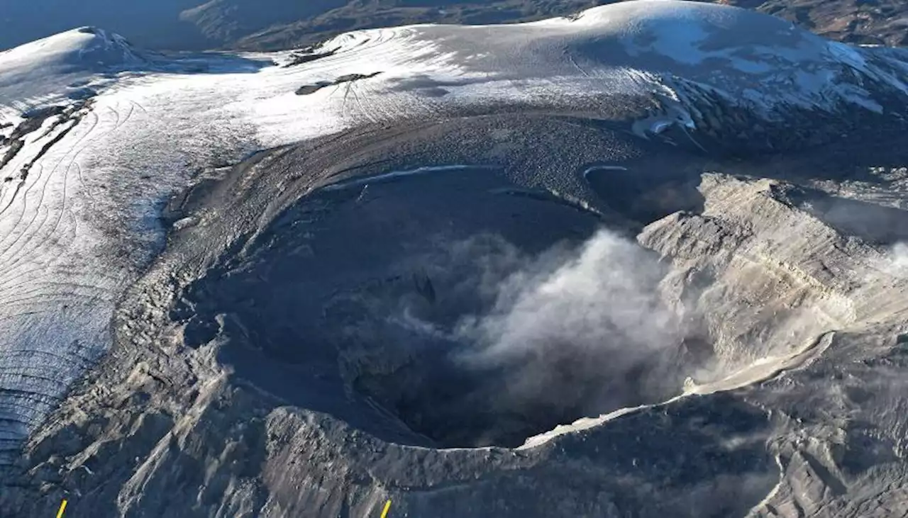 Sigue actividad sísmica en volcán Nevado del Ruiz y se mantiene en alerta naranja