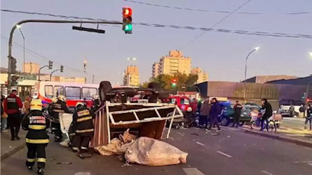 Choque Y Vuelco En El Barrio Porteño De Pompeya Hay Tres Personas Heridas Argentina Head Topics 0014