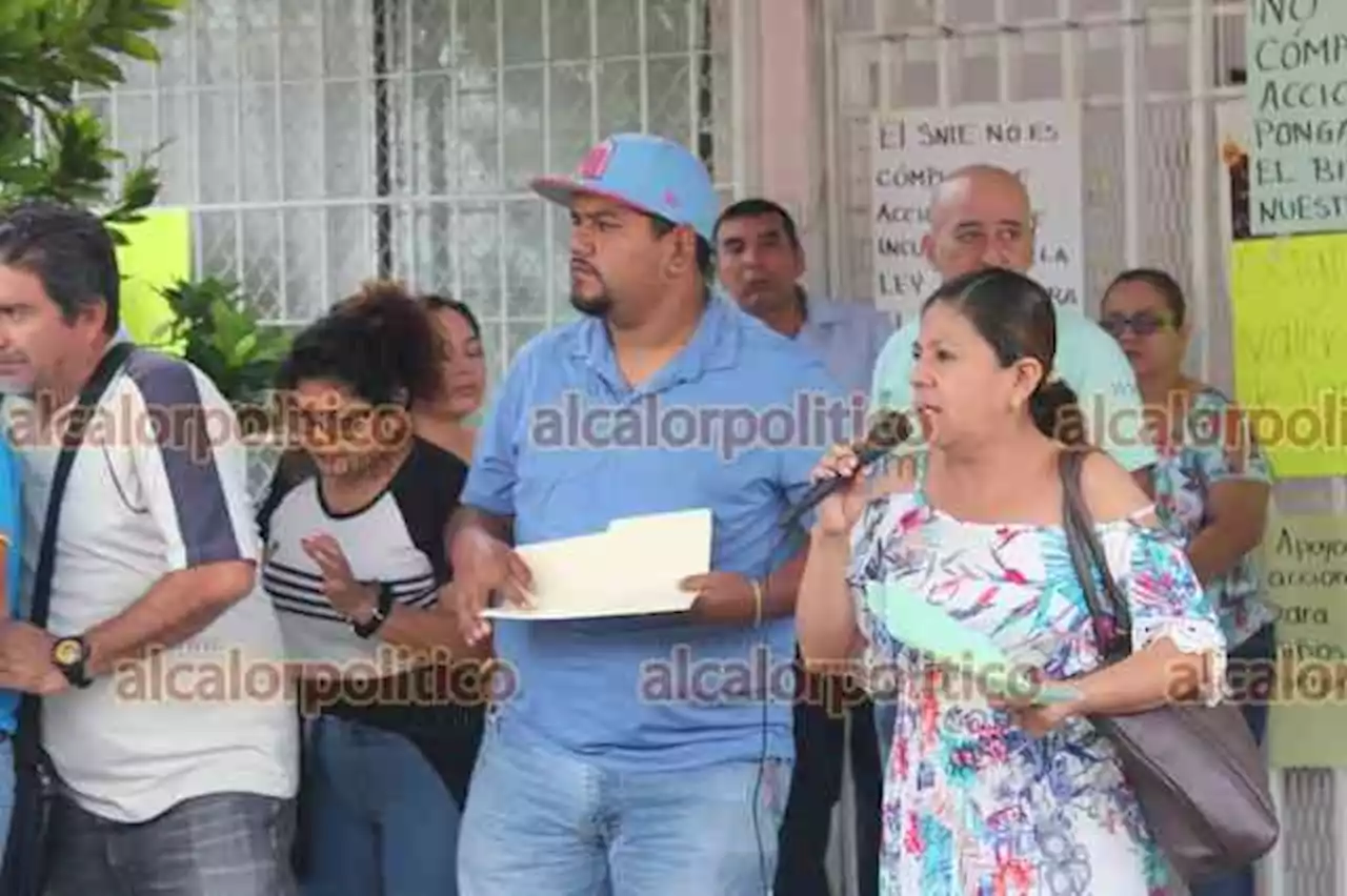 Padres de familia hartos de una docente, exigen su destitución, en Misantla