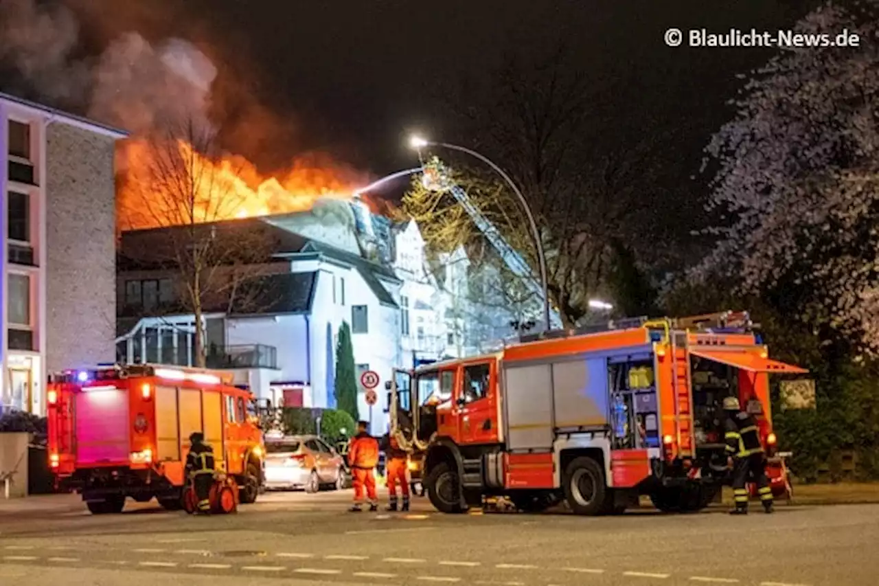 Brennt Hamburger Stadtvilla: Wind facht Flammen an