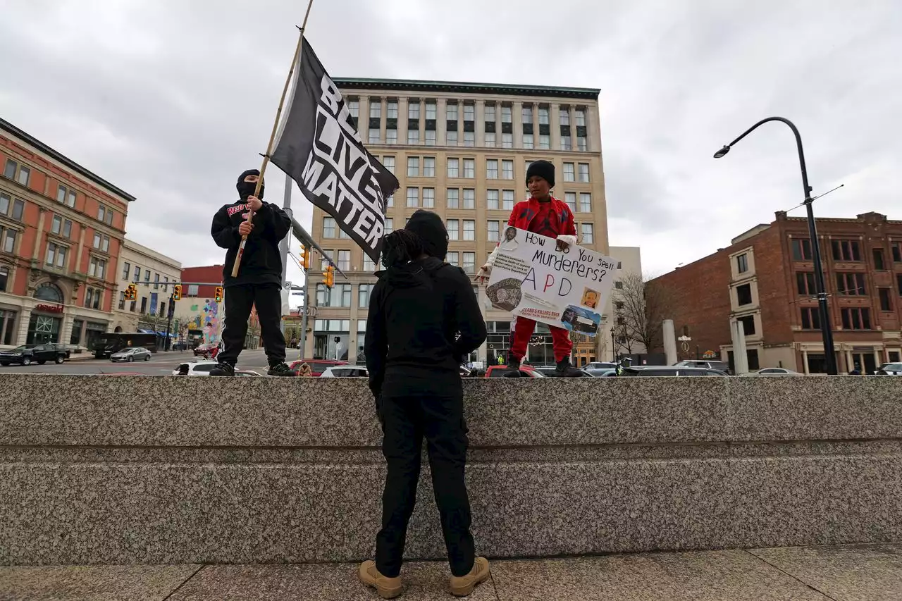 Akron police use tear gas on people protesting over Jayland Walker grand jury decision