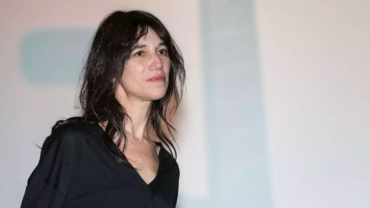 'Je vais craquer…' : Charlotte Gainsbourg incommodée par un détail invisible sur le plateau d'En Aparté