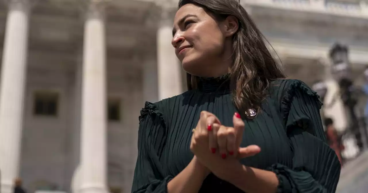 Democrats reintroduce Green New Deal with new goals