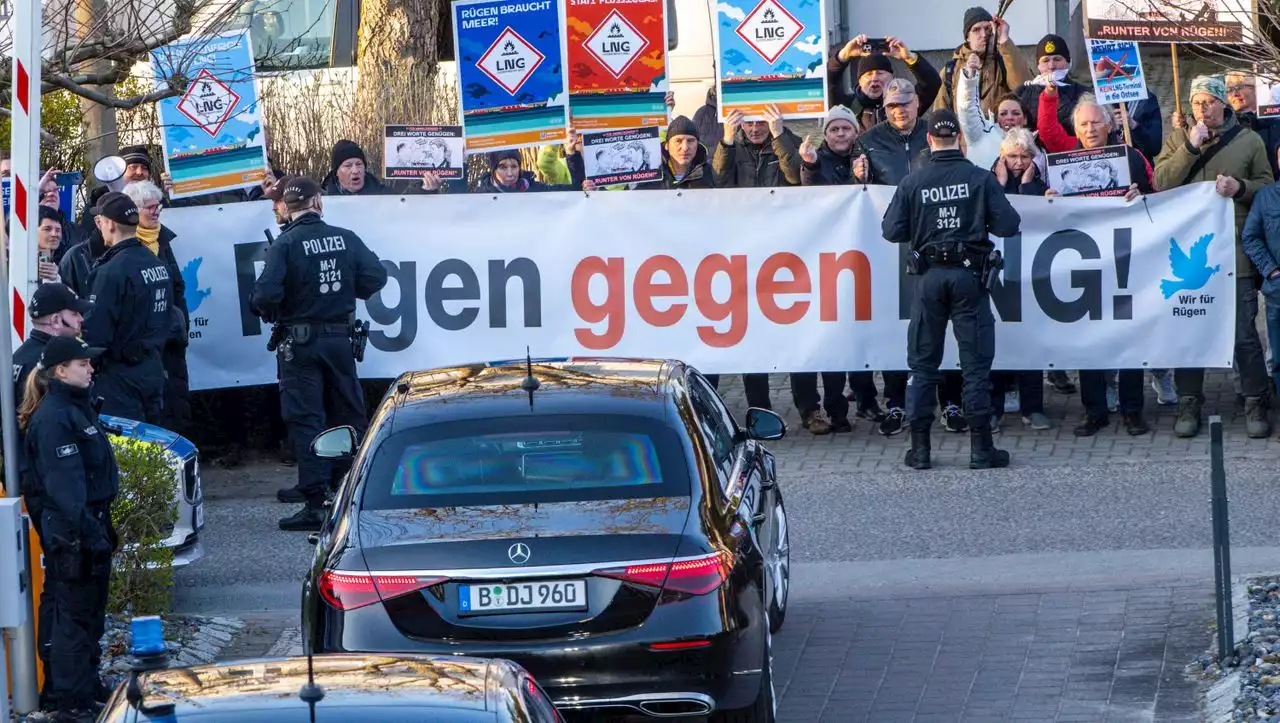 Rügen: Olaf Scholz und Robert Habeck besuchen die Kritiker des LNG-Projektes