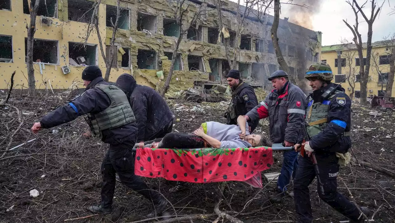 World Press Photo: Evgeniy Maloletka zeigt den Schrecken des russischen Angriffskrieges in Mariupol