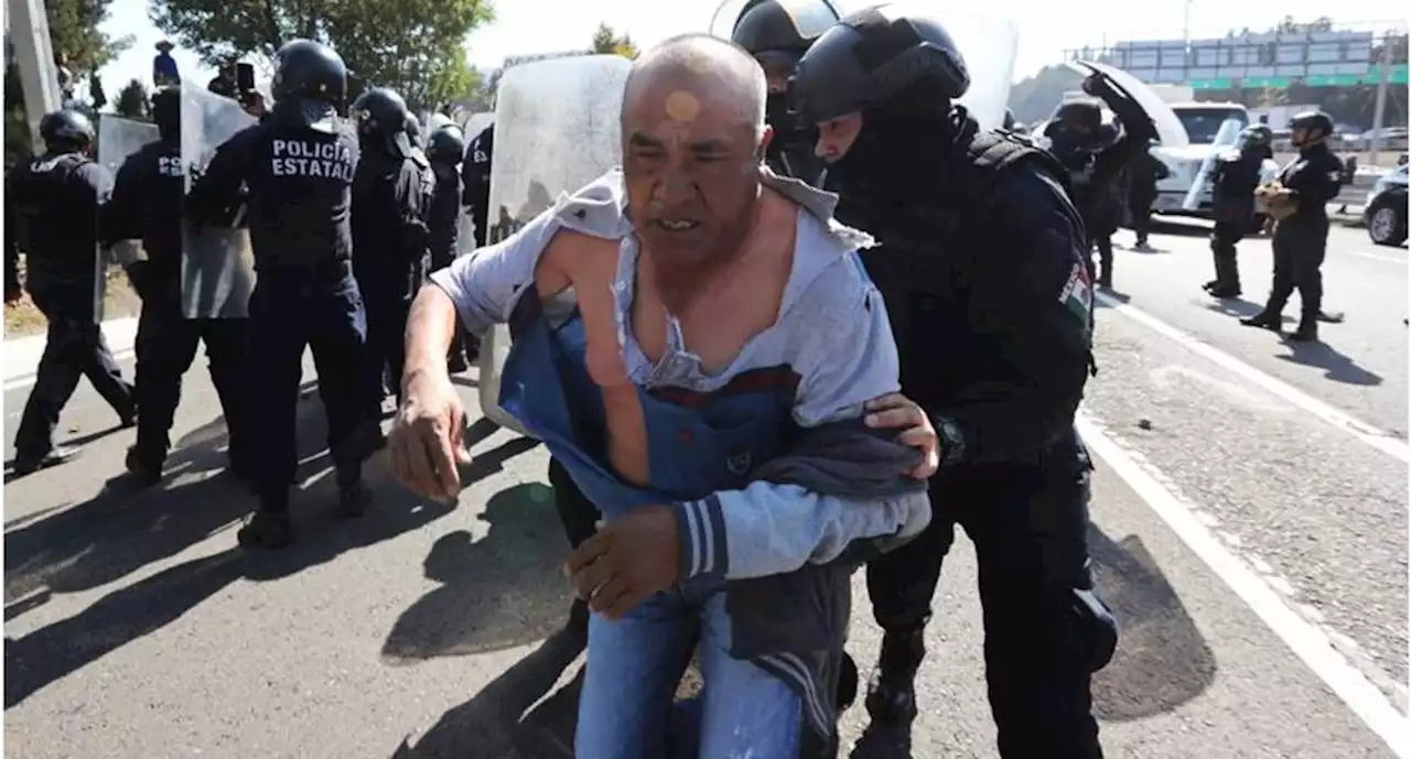 Con violencia repliegan a manifestantes de la carretera México- Toluca | El Universal