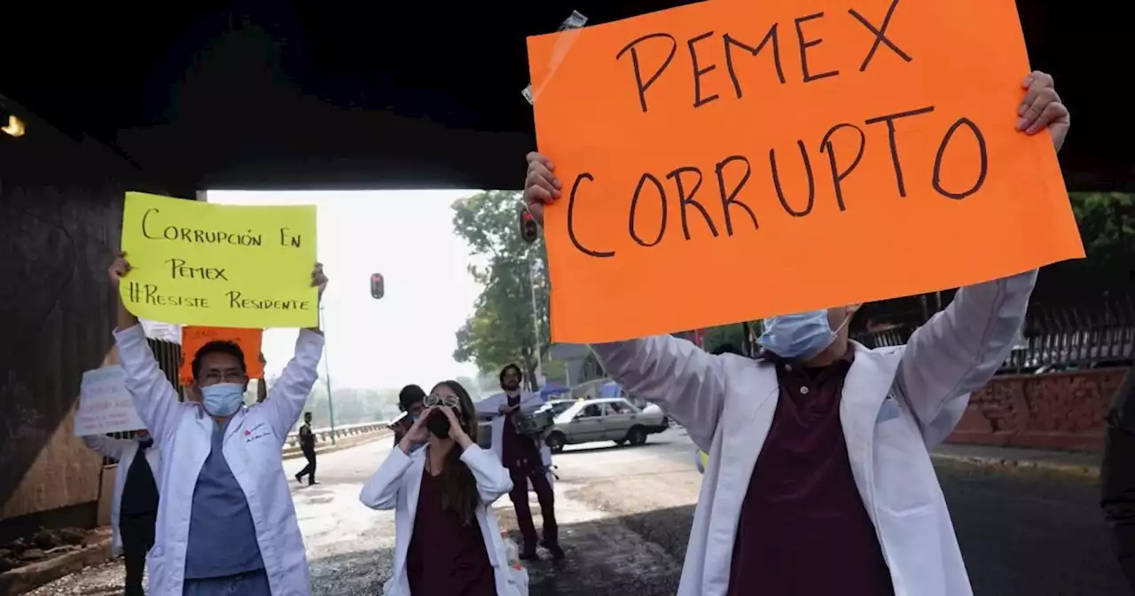 Reubican en otros hospitales a residentes de Pemex despedidos tras protestas