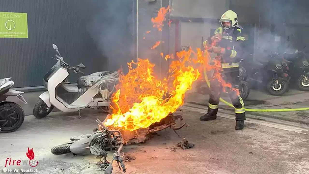 Nö: Brand eines E- Motorrades → Lagerhallenbrand verhindert, Akku zündet immer wieder durch