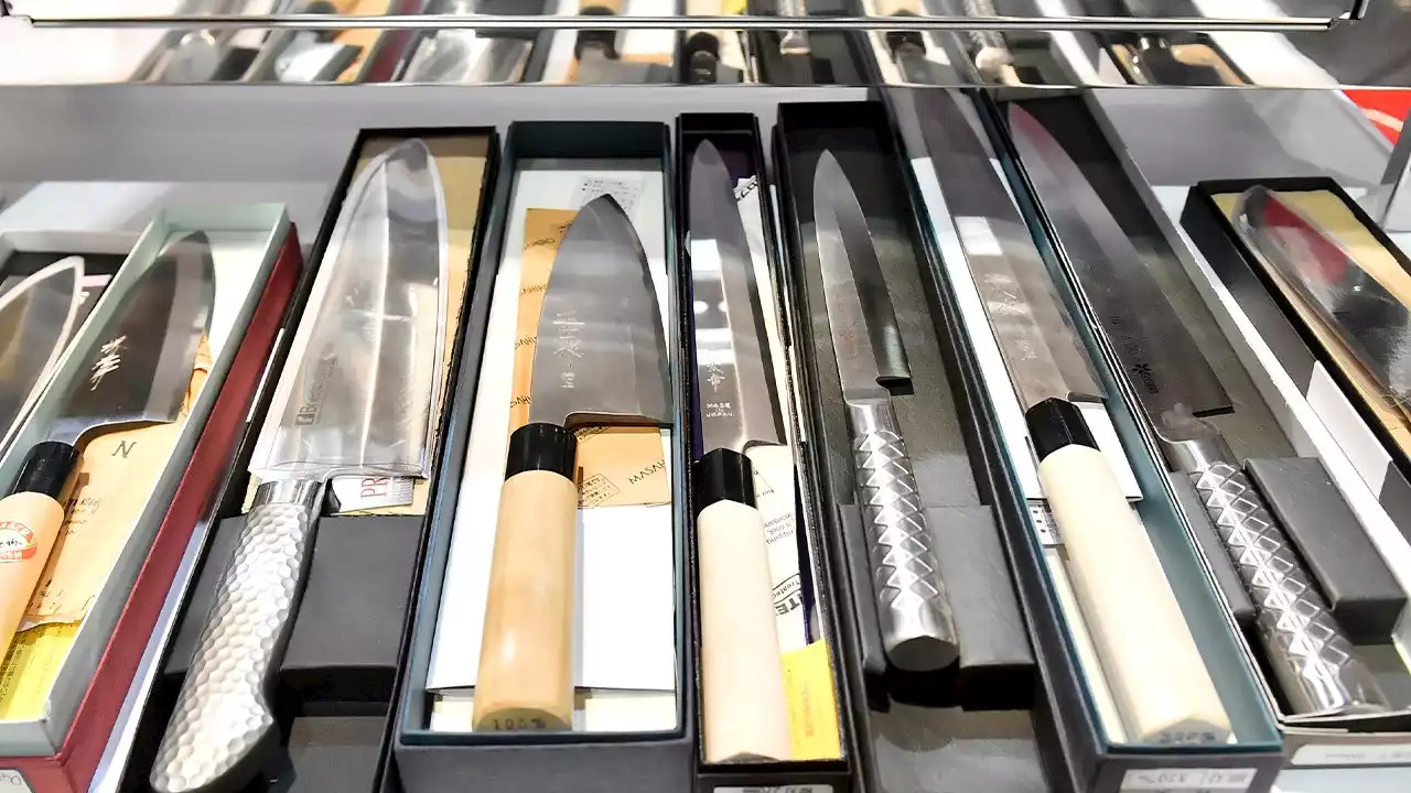 UK may soon seize kitchen knives from suspected criminals' homes amid dangerous weapons crackdown