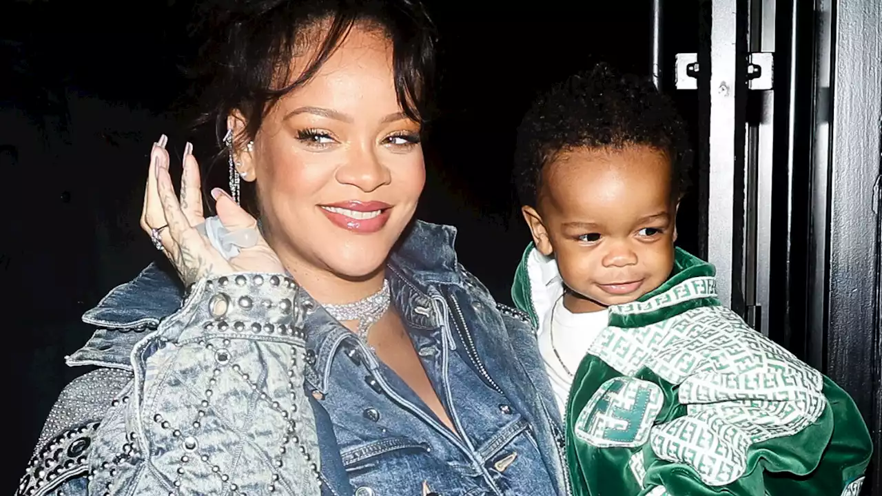 Rihanna, ventre à l'air en total look jean et collier de diamants, elle prouve qu'elle est définitivement la plus stylée des futures mamans !