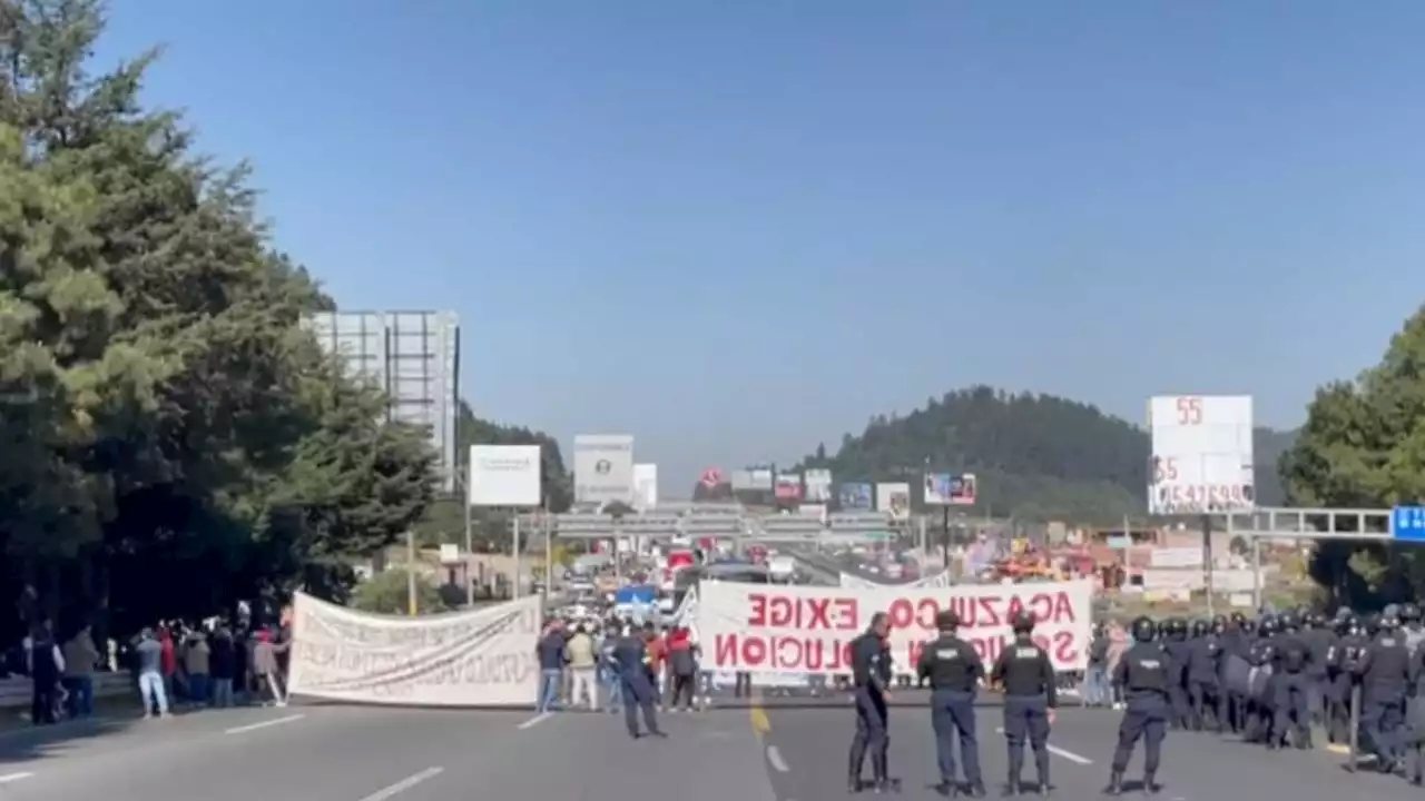 'La tierra se defiende': comuneros del Edomex generan caos la autopista México Toluca con un bloqueo