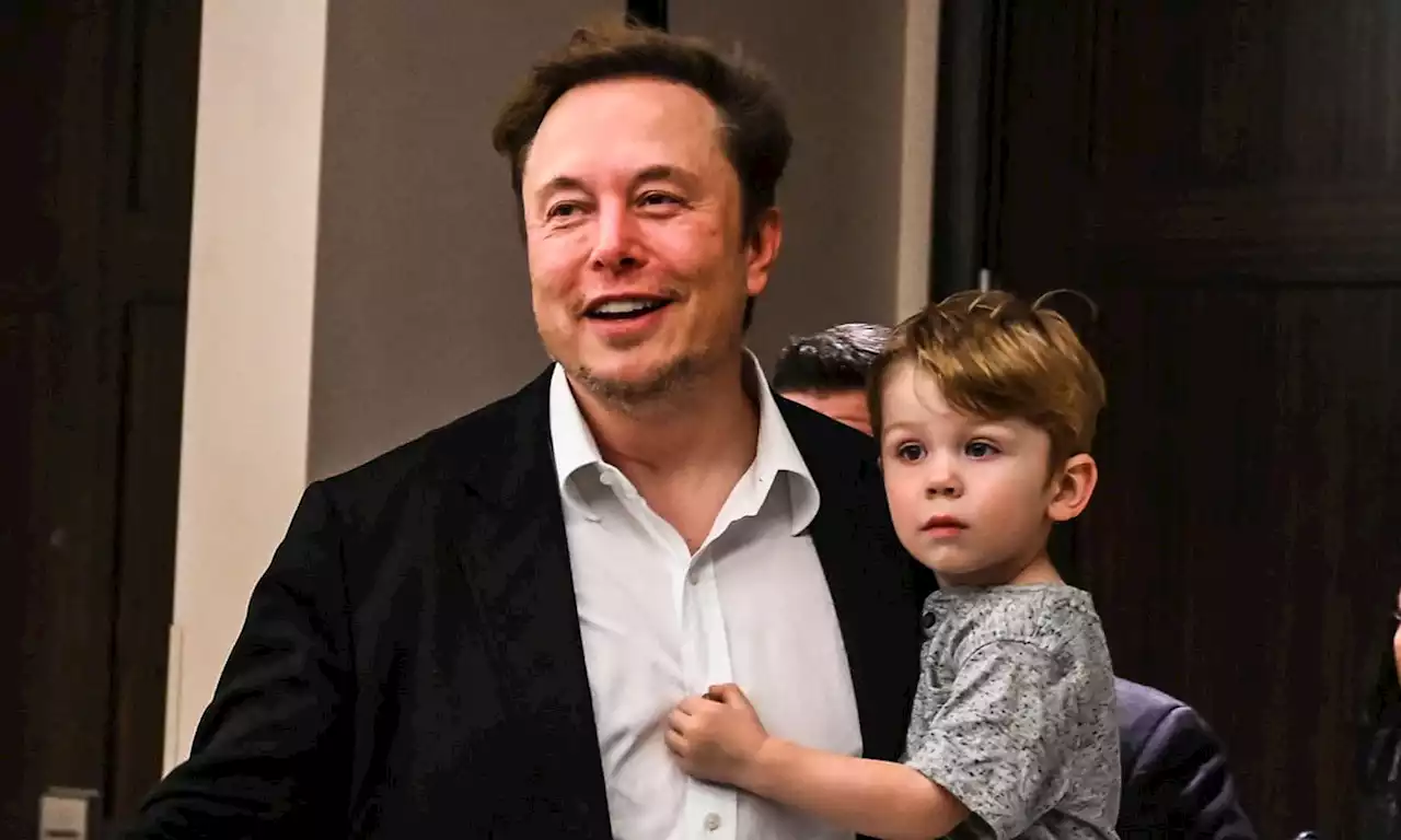 Elon Musk se lleva a su hijo X AE A-XII, de 2 años, al trabajo