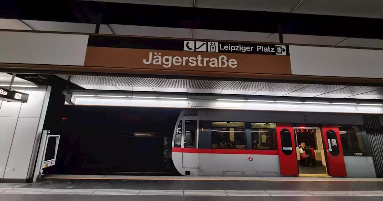 Mann mit Machete in Wiener U-Bahn-Station getötet, Täter flüchtig