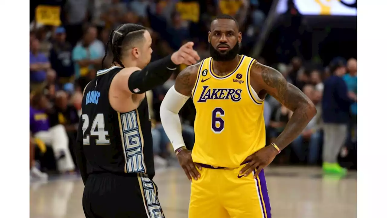 Dismiss LeBron James as old, but he’s still the Lakers’ heartbeat