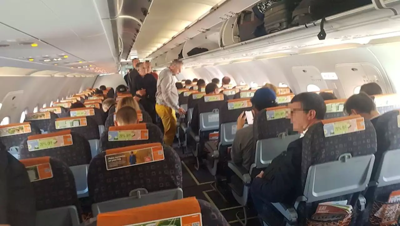 Bloqués pendant 18 heures à l'aéroport de Toulouse Blagnac, des voyageurs pour Lille dorment par terre