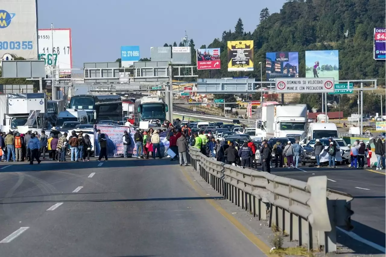 Habitantes de Ocoyoacac bloquean la carretera México-Toluca