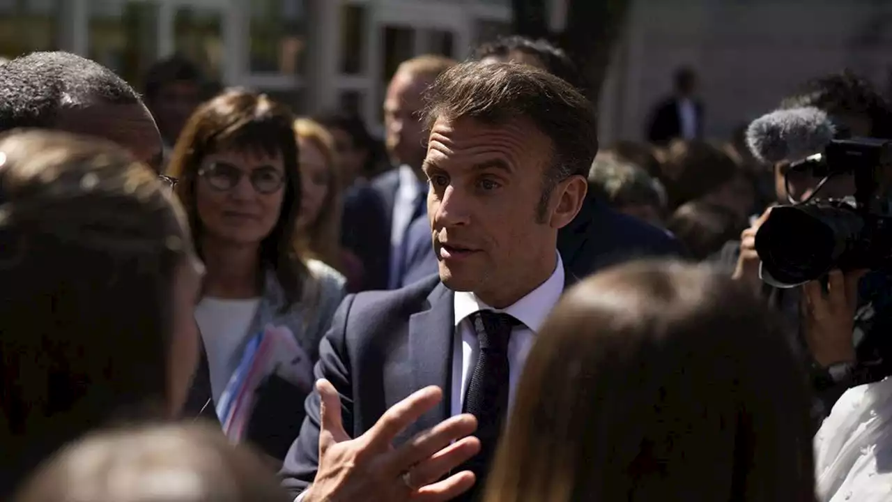 Emmanuel Macron annonce « jusqu'à 500 euros de plus par mois » pour les enseignants